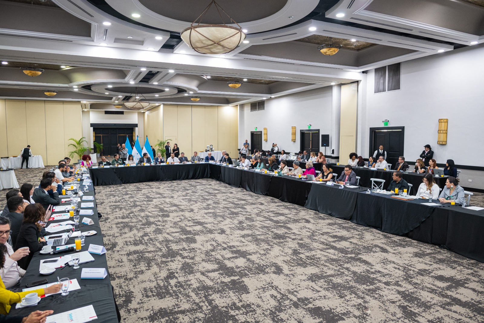El gabinete social trabaja en acciones interinstitucionales para fortalecer la protección y el desarrollo de la infancia y juventud del país